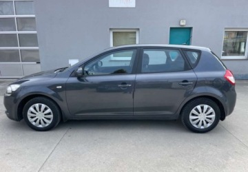 Kia Ceed I Hatchback 5d Facelifting 1.4 DOHC CVVT 90KM 2010 Kia Ceed Kia Ceed 1.4 CVVT Attract 1.4 Benzyna 90KM, zdjęcie 3