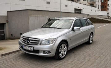 Mercedes Klasa C W204 Kombi T204 1.8 200 CGI BlueEFFICIENCY 184KM 2010 Mercedes-Benz Klasa C 1,8 (184KM) Automat 1.8 Benzyna 184KM