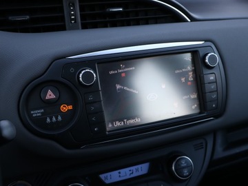 Toyota Yaris III Hatchback 5d Facelifting Hybrid 100KM 2015 Toyota Yaris 1.5 Hybrid, 1. Właściciel, zdjęcie 11