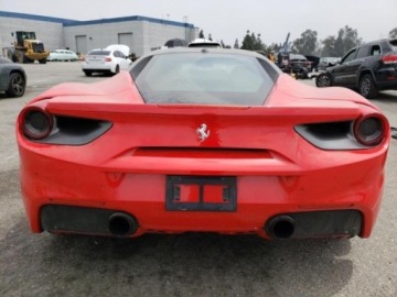 Ferrari 2016 Ferrari 488 Pista 2016 Ferarri 488 GTB 3.9 Benzyna 660KM, zdjęcie 6