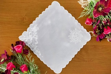 ATŁASOWA CHUSTECZKA KOMUNIJNA HAFTOWANA WINOGRONA