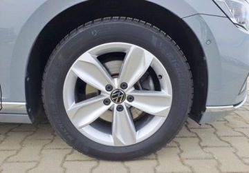 Volkswagen Passat B8 Variant Facelifting 1.5 TSI EVO 150KM 2023 Volkswagen Passat Elegance 1.5 TSI 150 KM DSG Podg. fot Navi Kamera, zdjęcie 12
