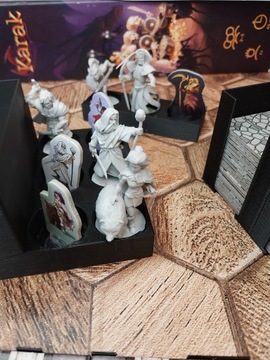 Карак и Регент: Вкладыш, Красочный органайзер