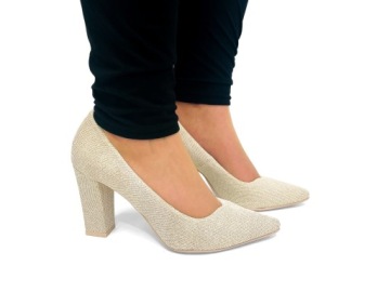 ВЫСОКИЕ КАБЛУКИ-ШПИЛЬКИ ИЗ ЗОЛОТОЙ ПАРЧИ 37