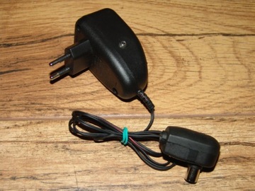 Zasilacz antenowy TV 12 V, 100 mA z wtyczką koncentryk 75 Ohm czarny !