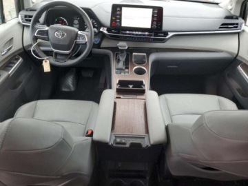 Toyota Sienna III 2023 Toyota Sienna 2023, 2.5L, XLE, porysowany lakier 2.5 Hybryda 245KM, zdjęcie 6