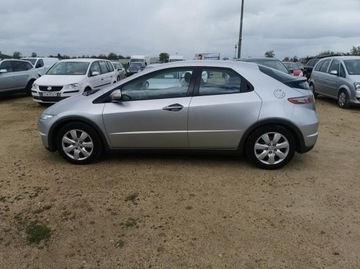 Honda Civic VIII Hatchback 3d 1.4 i-VTEC 100KM 2010 Honda Civic 1.4 100 KM Klima, Elektryka, Zadbany, zdjęcie 3