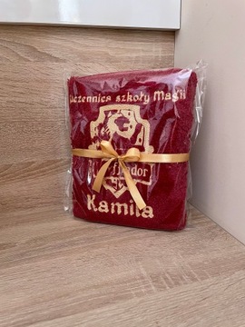 ПОДАРОЧНОЕ ПОЛОТЕНЦЕ 500Г 50Х100 ВЫШИВКА ИМЯ ДЛЯ ФАНАТИКА ГАРРИ ПОТТЕРА ГРИФФИНДОРА