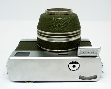 Очень красивый дальномерный фотоаппарат Zeiss Carl VEB Werra IV, оливково-зеленый.