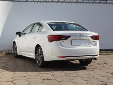 Toyota Avensis III Sedan Facelifting 2015 2.0 D-4D 143KM 2017 Toyota Avensis 2.0 D-4D, Salon Polska, Serwis ASO, zdjęcie 3