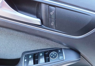 Mercedes Klasa A W176 Hatchback 5d Facelifting 180 122KM 2016 Mercedes-Benz Klasa A 1,6 Ben 122 km AMG 6 -biegow 1.6 Benzyna 122KM, zdjęcie 23