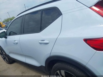 Volvo XC40 2025 Volvo XC 40 B5 Plus Dark Theme 2025 2.0 Benzyna 247KM, zdjęcie 2