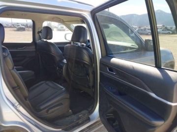 Jeep Grand Cherokee V 2023 Jeep Grand Cherokee 2023 JEEP GRAND CHEROKEE L LIMITED 4X4 3.6 Benzyna, zdjęcie 10