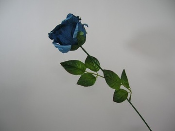 A.R1 ИСКУССТВЕННАЯ ВЕТКА РОЗЫ ОТТЕНОК СИНЕГО