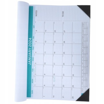 Обучение на 2023 год на большом настенном календаре