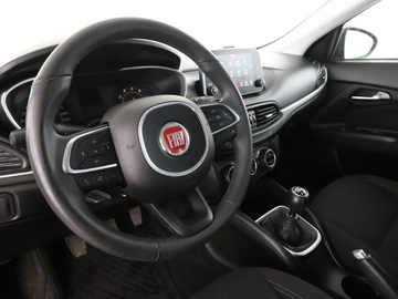Fiat Tipo II Hatchback 1.4 T-Jet LPG 120KM 2018 Fiat Tipo Lounge grzane fotele niski przebieg, zdjęcie 13
