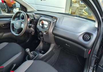 Toyota Aygo II Hatchback 3d Facelifting 1.0 VVT-i 72KM 2019 Toyota Aygo Toyota Aygo 1.0 VVT-i Black Edition Benzyna 72KM, zdjęcie 5