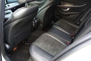 Mercedes Klasa E W213 Limuzyna Facelifting 2.0 220d 200KM 2023 Mercedes-Benz Klasa E AMG, 4-Matic, kamera, CarPlayAA, LED, Ambient, 2.0 2, zdjęcie 4
