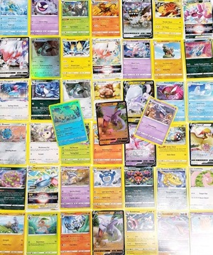 Коллекционная бесплатная подарочная коробка из 42 карточек Pokemon Pikachu Cards