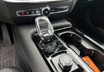 Volvo V60 II  2022 Volvo V60 T6 AWD Plug-In Hybrid Inscription Expression 2.0 Benzyna 350KM, zdjęcie 20