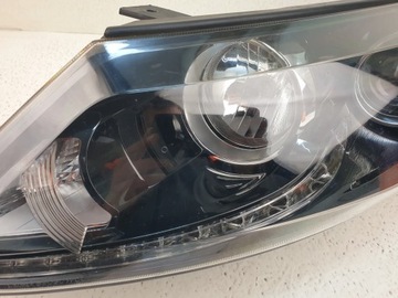 KIA SPORTAGE 3 III LEVÝ PŘEDNÍ SVĚTLO XENON UK ORIG.