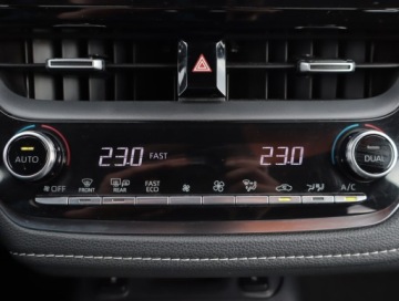 Toyota Corolla XII 2019 Toyota Corolla 2.0 Hybrid, Salon Polska, zdjęcie 12