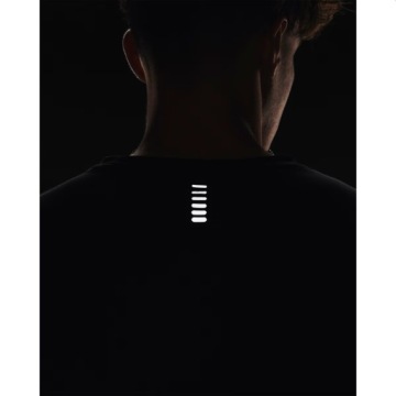 МУЖСКАЯ ФУТБОЛКА ДЛЯ БЕГА UNDER ARMOUR COOLING M