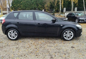 Kia Ceed I Hatchback 5d Facelifting 1.4 DOHC CVVT 90KM 2011 Kia Ceed Super stan Maly przebieg 12.2011 1.4 Benzyna 90KM, zdjęcie 11