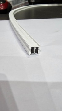 Магнитные уплотнители 2 шт., магнит вставляется в профиль двери душевой кабины.