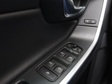 Volvo V60 I Kombi Facelifting 2.0 D4 DRIVE-E 190KM 2017 Volvo V60 D4 2.0, Salon Polska, Serwis ASO, zdjęcie 16