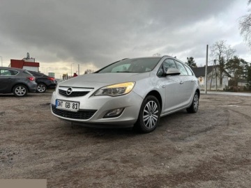 Opel Astra J Sports Tourer 1.7 CDTI ECOTEC 110KM 2011 Opel Astra 1.7 CDTI Caravan DPF Selection 110KM 2011r