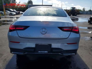 Mercedes CLA C118/X118 2025 Mercedes-Benz CLA 2025 MERCEDES-BENZ CLA 250 4MATIC 2.0 Benzyna 255KM, zdjęcie 3