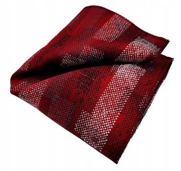 Бордовый нагрудный платок и карман пиджака