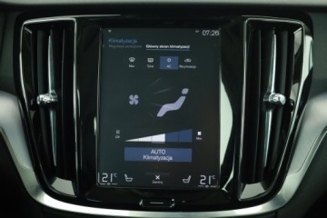 Volvo V60 II  Kombi 2.0 D4 190KM 2019 Volvo V60 Cross Country D4 2.0 AWD, Serwis ASO, zdjęcie 9