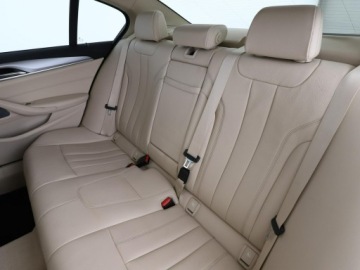 BMW Seria 5 G30-G31 Limuzyna 520d 190KM 2017 BMW 520 4x4 automat full LED skóra navi kamera i, zdjęcie 16