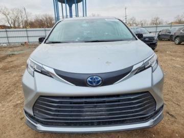 Toyota Sienna III 2021 Toyota Sienna LE 2021 2.5 Hybryda Plug-in 245KM, zdjęcie 5