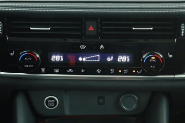 Nissan Qashqai III Crossover 1.3 DIG-T MHEV 158KM 2024 Nissan Qashqai 1.3 DIG-T MHEV, 1. Właściciel, zdjęcie 13