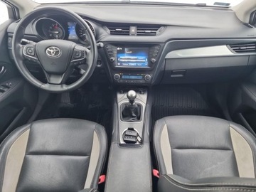 Toyota Avensis III Sedan Facelifting 2015 1.8 Valvematic 147KM 2016 Toyota Avensis Toyota Avensis 1.8 Premium, salon PL, 1.8 Benzyna 147KM, zdjęcie 2