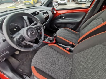 Toyota Aygo X 1.1 VVT-i 72KM 2025 Toyota Aygo X 1.0 VVTi Style 1.0 VVTi Style, salon, zdjęcie 7