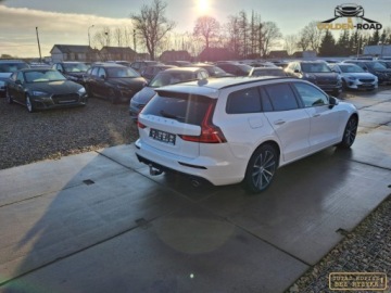 Volvo V60 II  2022 Volvo V60 2,0 B3 mild hybrid 163KM panorama navi elektryka led hak alu opl, zdjęcie 5