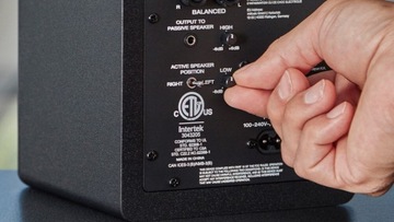 Пара M-AUDIO BX3 — пара активных мониторов