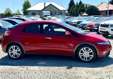 Honda Civic VIII Hatchback 3d 1.8 i-VTEC 140KM 2011 Honda Civic 1.8 i-VTEC 140KM benzyna niski przebieg PDC Climatronic welur, zdjęcie 6