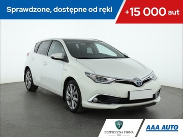 Toyota Auris II Hatchback 5d Facelifting 1.8 Hybrid 136KM 2015 Toyota Auris Hybrid, Salon Polska, Serwis ASO