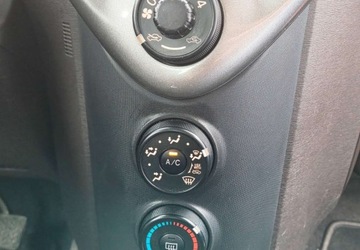 Toyota iQ 1.0 VVT-i 68KM 2009 Toyota iQ 1,0 Ben Klima Benzyna 68KM, zdjęcie 7