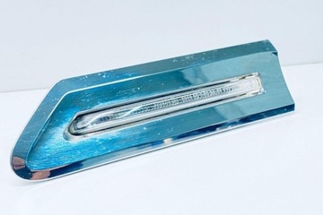 PRAVÝ SMĚROVKA BLATNÍKU BMW 7 (F01, F02) 63137203372 4.4L GASOLINE