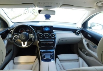 Mercedes GLC C253 SUV Facelifting 2.0 200d 163KM 2020 Mercedes-Benz GLC 4 Matic z Gwarancja Bezowa Skora 2.0 Diesel 163KM, zdjęcie 32