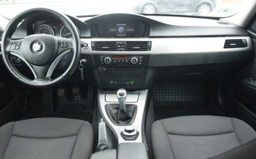 BMW Seria 3 E90-91-92-93 Limuzyna E90 318i 143KM 2008 BMW Seria 3 2.0B 2008r Navi Nowe Opony Zadbany 2.0 Benzyna 143KM, zdjęcie 16
