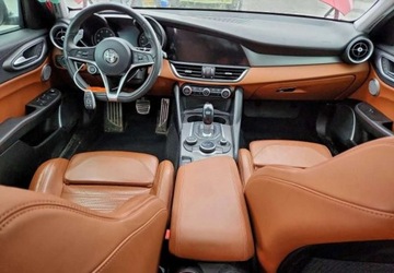 Alfa Romeo Giulia 2018 Alfa Romeo Giulia Auta z USA - Zapytaj o wiecej ofert 2.0 Benzyna 280KM, zdjęcie 3