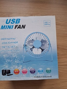 Портативный настольный USB-вентилятор с металлическим корпусом, очень хорошего качества.
