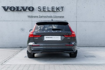 Volvo V60 II  Kombi Facelifting 2.0 B4 B 197KM 2023 Volvo V60 B4 D Plus Dark Diesel 197KM FV23%, zdjęcie 4
